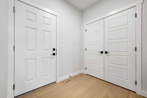 56 Creekstone Grove Sw, Calgary, AB - Indoor Photo Showing Other Room