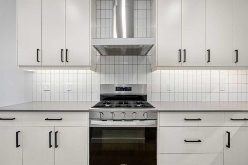 56 Creekstone Grove Sw, Calgary, AB - Indoor Photo Showing Kitchen