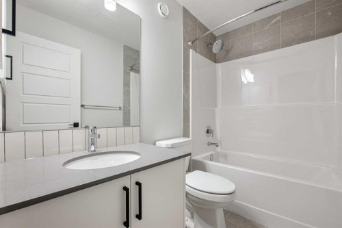 56 Creekstone Grove Sw, Calgary, AB - Indoor Photo Showing Bathroom