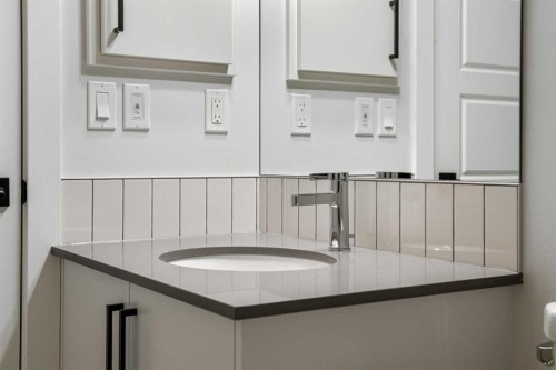 56 Creekstone Grove Sw, Calgary, AB - Indoor Photo Showing Bathroom