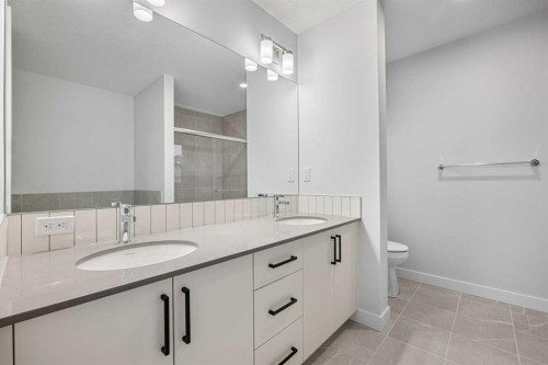 56 Creekstone Grove Sw, Calgary, AB - Indoor Photo Showing Bathroom