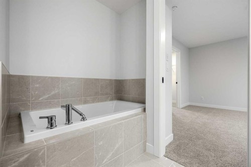 56 Creekstone Grove Sw, Calgary, AB - Indoor Photo Showing Bathroom