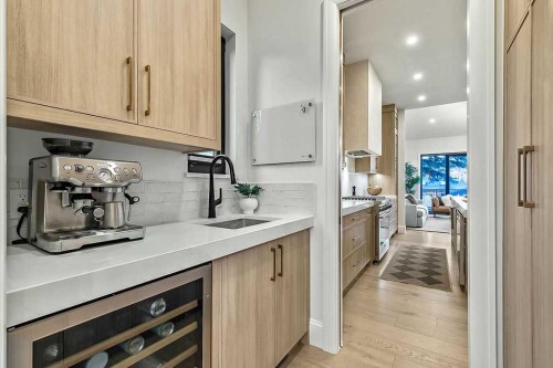 56 Lissington Drive Sw, Calgary, AB - Indoor Photo Showing Kitchen