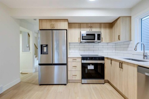 246 Cedarwood Park Sw, Calgary, AB - Indoor Photo Showing Kitchen With Upgraded Kitchen