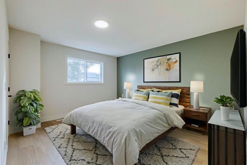 246 Cedarwood Park Sw, Calgary, AB - Indoor Photo Showing Bedroom