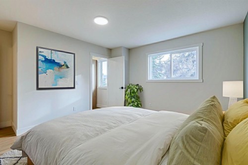 246 Cedarwood Park Sw, Calgary, AB - Indoor Photo Showing Bedroom
