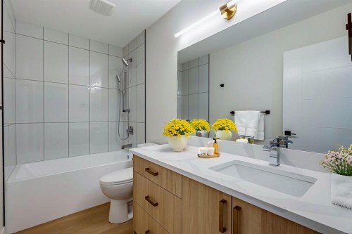 246 Cedarwood Park Sw, Calgary, AB - Indoor Photo Showing Bathroom