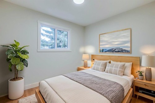 246 Cedarwood Park Sw, Calgary, AB - Indoor Photo Showing Bedroom