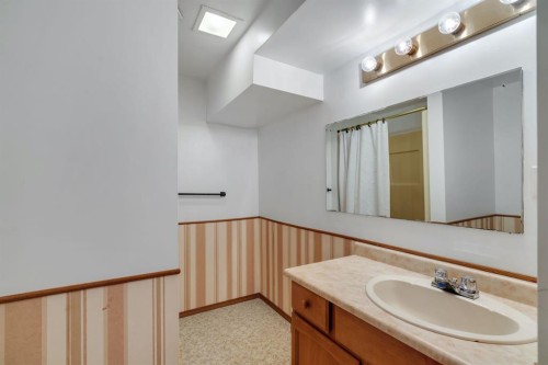 127 Falshire Way Ne, Calgary, AB - Indoor Photo Showing Bathroom