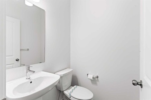 918 Creekside Boulevard Sw, Calgary, AB - Indoor Photo Showing Bathroom