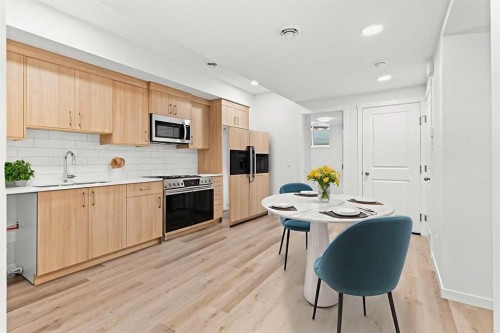 918 Creekside Boulevard Sw, Calgary, AB - Indoor Photo Showing Kitchen