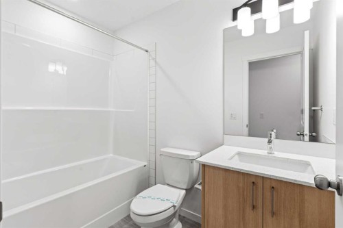 918 Creekside Boulevard Sw, Calgary, AB - Indoor Photo Showing Bathroom