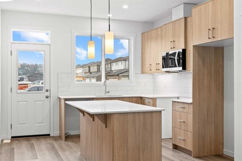 918 Creekside Boulevard Sw, Calgary, AB - Indoor Photo Showing Kitchen