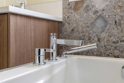 62 Amblefield Common Nw, Calgary, AB - Indoor Photo Showing Bathroom