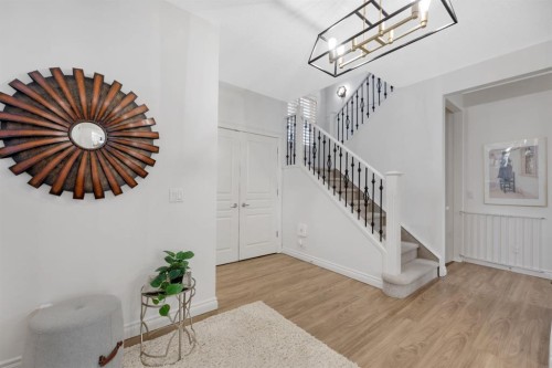 12-10 St Julien Drive Sw, Calgary, AB - Indoor Photo Showing Other Room