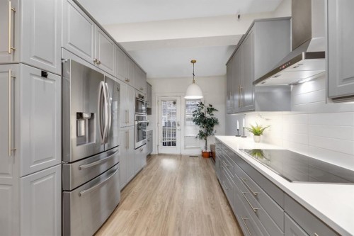 12-10 St Julien Drive Sw, Calgary, AB - Indoor Photo Showing Kitchen With Upgraded Kitchen