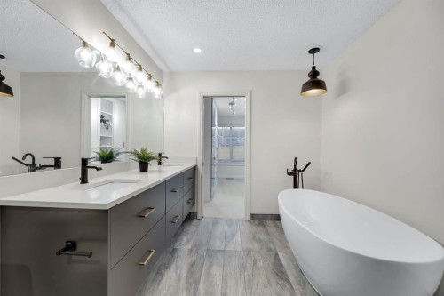 12-10 St Julien Drive Sw, Calgary, AB - Indoor Photo Showing Bathroom