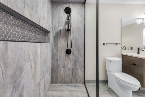 12-10 St Julien Drive Sw, Calgary, AB - Indoor Photo Showing Bathroom