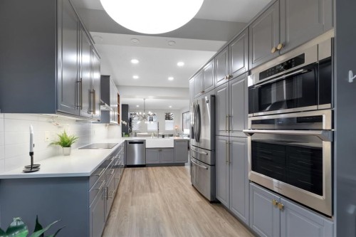 12-10 St Julien Drive Sw, Calgary, AB - Indoor Photo Showing Kitchen With Upgraded Kitchen