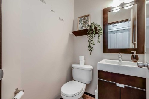 1465 Kings Heights Boulevard Se, Airdrie, AB - Indoor Photo Showing Bathroom