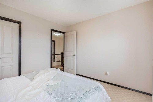 1465 Kings Heights Boulevard Se, Airdrie, AB - Indoor Photo Showing Bedroom