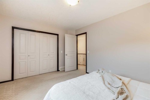 1465 Kings Heights Boulevard Se, Airdrie, AB - Indoor Photo Showing Bedroom