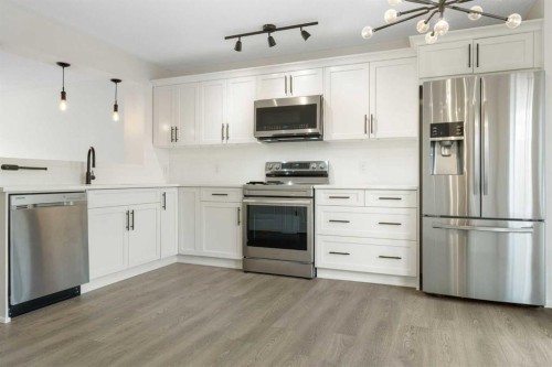 211 Elgin Meadows Gardens Se, Calgary, AB - Indoor Photo Showing Kitchen