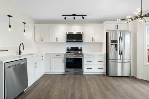 211 Elgin Meadows Gardens Se, Calgary, AB - Indoor Photo Showing Kitchen
