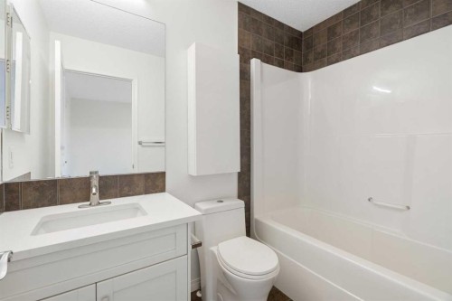 211 Elgin Meadows Gardens Se, Calgary, AB - Indoor Photo Showing Bathroom