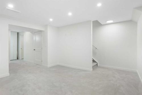 211 Elgin Meadows Gardens Se, Calgary, AB - Indoor Photo Showing Other Room