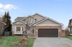 523 Woodbriar Place SW Calgary, AB T2W 6A4