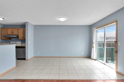 15 Harvest Rose Circle Ne, Calgary, AB - Indoor Photo Showing Kitchen