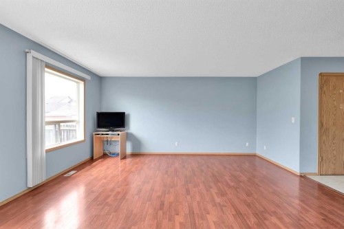 15 Harvest Rose Circle Ne, Calgary, AB - Indoor Photo Showing Other Room