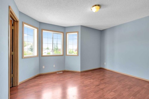 15 Harvest Rose Circle Ne, Calgary, AB - Indoor Photo Showing Other Room