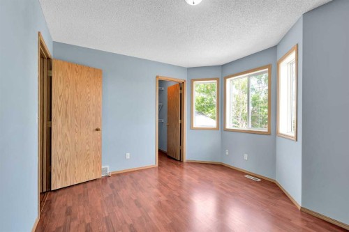 15 Harvest Rose Circle Ne, Calgary, AB - Indoor Photo Showing Other Room