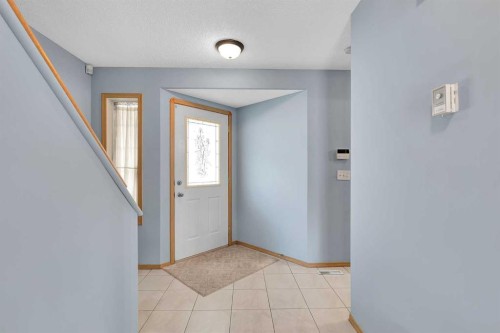 15 Harvest Rose Circle Ne, Calgary, AB - Indoor Photo Showing Other Room