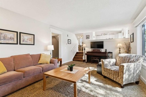 41 Shannon Circle Sw, Calgary, AB - Indoor Photo Showing Living Room