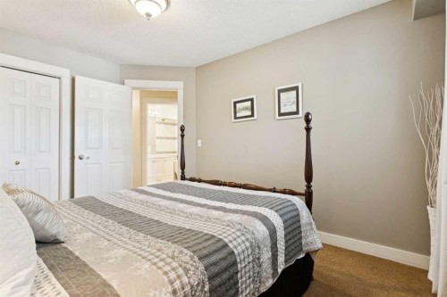 41 Shannon Circle Sw, Calgary, AB - Indoor Photo Showing Bedroom