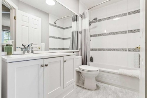 41 Shannon Circle Sw, Calgary, AB - Indoor Photo Showing Bathroom