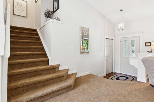 41 Shannon Circle Sw, Calgary, AB - Indoor Photo Showing Other Room