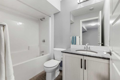 3 Sage Bluff Heights Nw, Calgary, AB - Indoor Photo Showing Bathroom