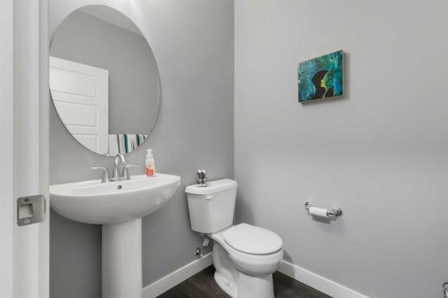 3 Sage Bluff Heights Nw, Calgary, AB - Indoor Photo Showing Bathroom
