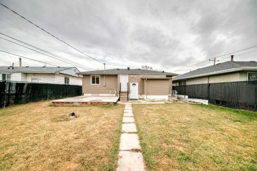 1835 42 Street Se, Calgary, AB - Outdoor