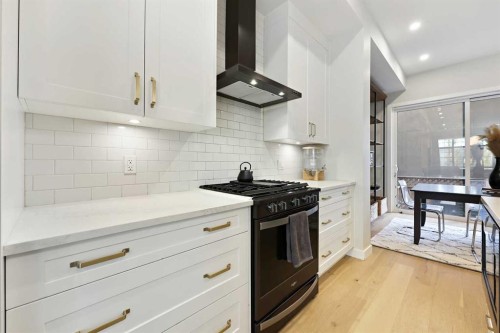 4929 20 Street Sw, Calgary, AB - Indoor Photo Showing Kitchen With Upgraded Kitchen