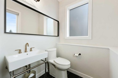 4929 20 Street Sw, Calgary, AB - Indoor Photo Showing Bathroom