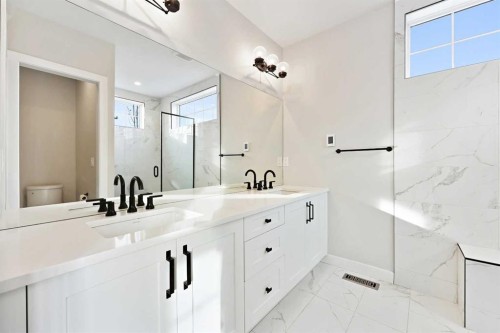 4929 20 Street Sw, Calgary, AB - Indoor Photo Showing Bathroom
