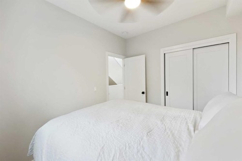 4929 20 Street Sw, Calgary, AB - Indoor Photo Showing Bedroom