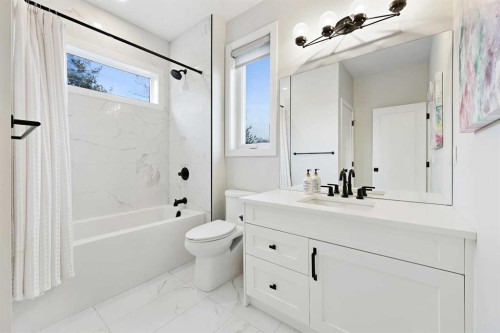 4929 20 Street Sw, Calgary, AB - Indoor Photo Showing Bathroom