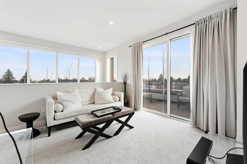 4929 20 Street Sw, Calgary, AB - Indoor Photo Showing Other Room