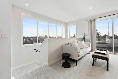 4929 20 Street Sw, Calgary, AB - Indoor Photo Showing Living Room